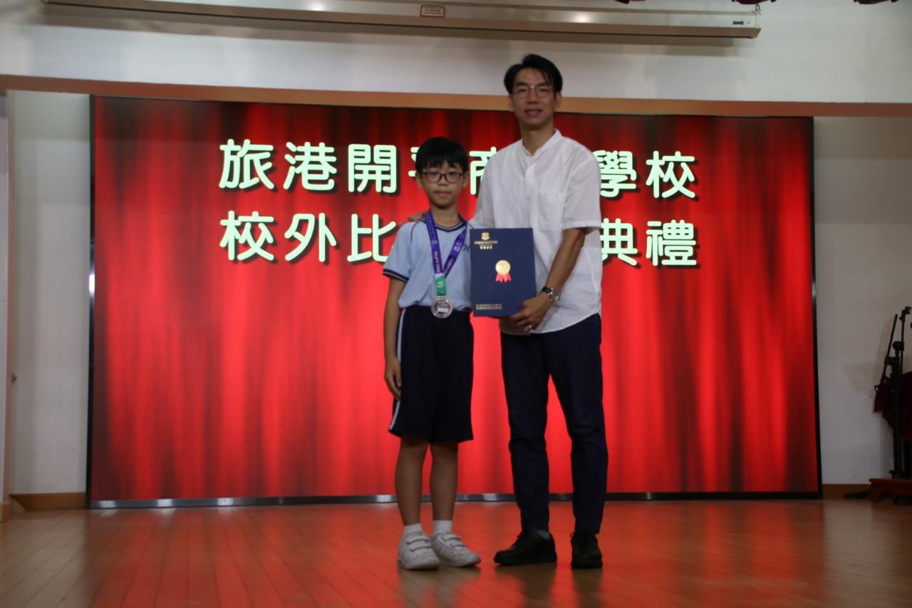 4B 何洛霆